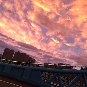 美女脱衣服涩涩性爰视频
